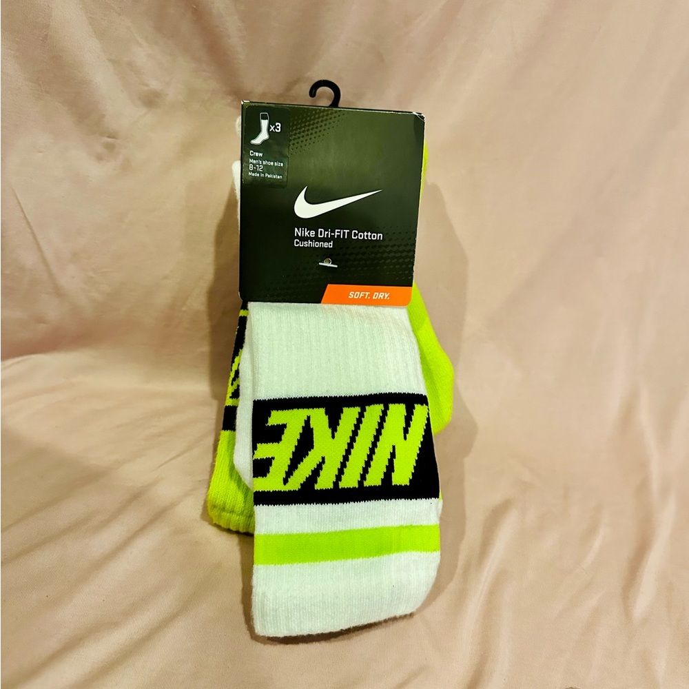 Men’s NIKE Dri-Fit crew socks